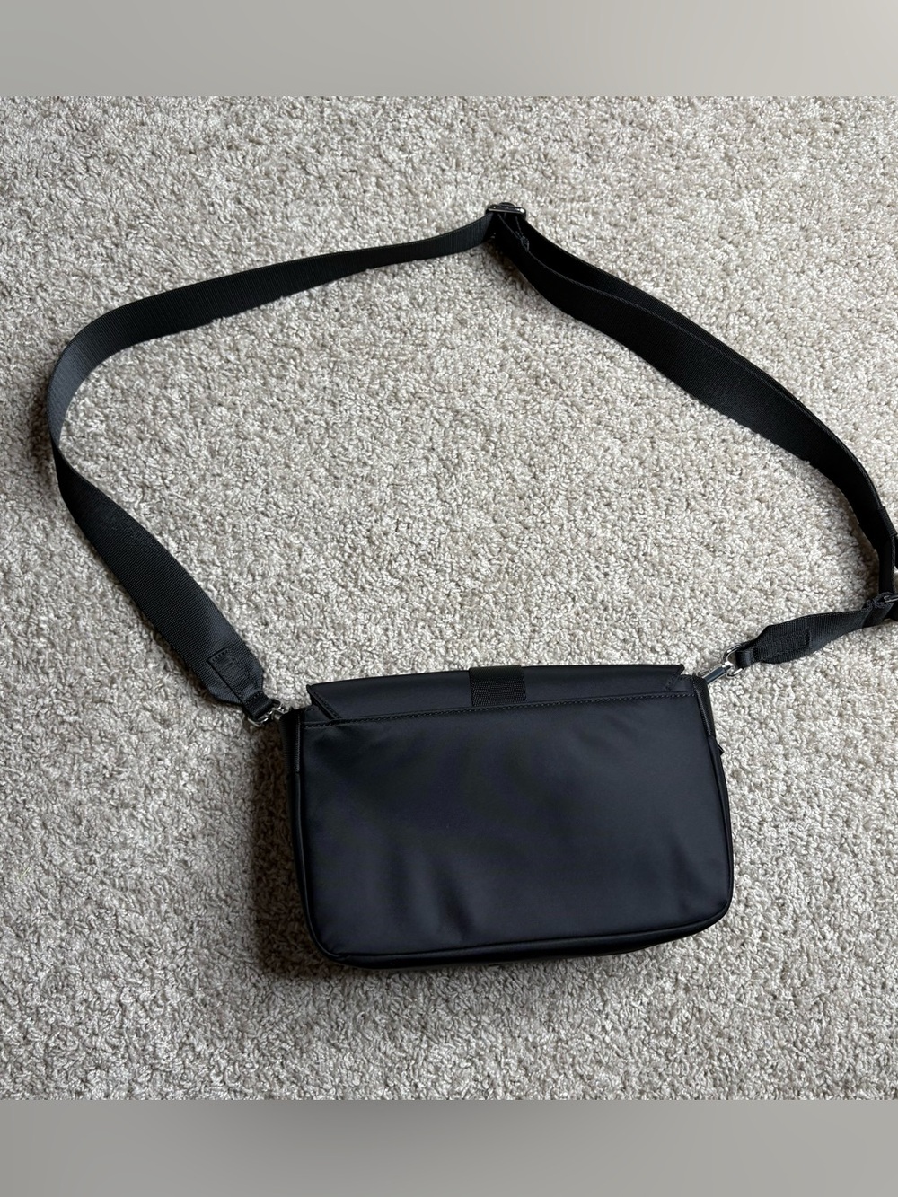 Lululemon Wunderlust Multi-Pocket Crossbody Bag 3L - Picture 2 of 7
